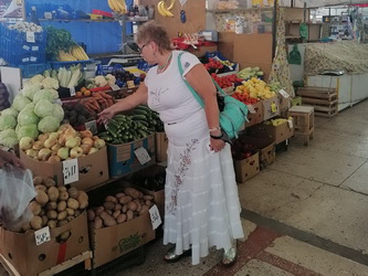 Александра Сызранцева провела мониторинг цен на сезонные овощи в рынке «Северный»