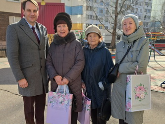 Максим Битюцкий поздравил женщин, проживающих на территории его избирательного округа, с Международным женским днем
