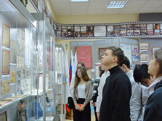 Для школьников была организована экскурсия в музей парламентаризма