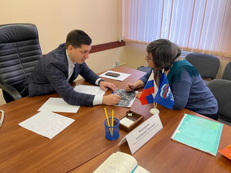 Александр Бондаренко обсудил с жителями своего избирательного округа вопросы, касающиеся благоустройства, и другие