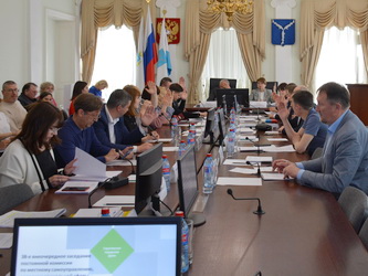 Депутаты заслушали отчеты о работе администрации Волжского района, комитетов по образованию и культуре