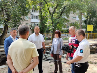Инна Буйкевич и Дмитрий Кудинов проверили качество проведения работ на подземных коммуникациях