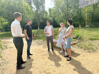 Александр Бондаренко провел встречу с представителями инициативной группы граждан дома №2 по ул. Мамонтовой