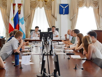 Александр Бондаренко и члены Молодежного парламента городской Думы приняли участие в заседании круглого стола «Саратов – город возможностей для творческой молодежи»