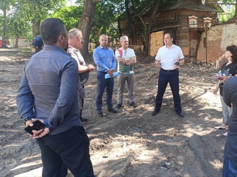Дмитрий Кудинов встретился с жителями дома № 32 по ул. Шелковичной