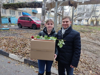 Алексей Сидоров поздравил жительниц своего избирательного округа с Днем матери