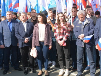 В Саратове прошел митинг-концерт «Своих не бросаем»