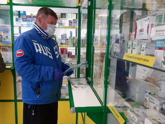 Сергей Агапов проверил цены на противовирусные препараты в аптеках Заводского района