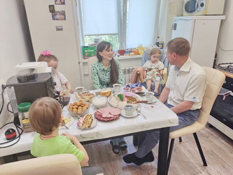 В День защиты детей Алексей Сидоров посетил многодетную семью